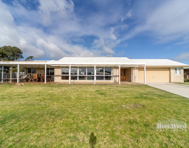 18 Lake Shore Drive, Newlands Arm VIC 3875