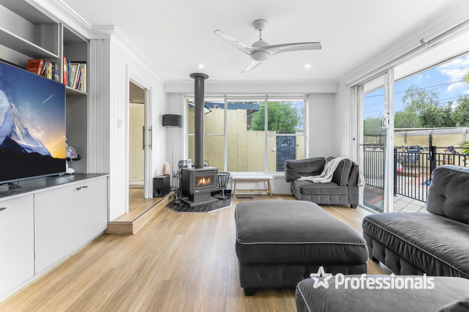 63 Allanfield Crescent, Boronia VIC 3155, Image 2