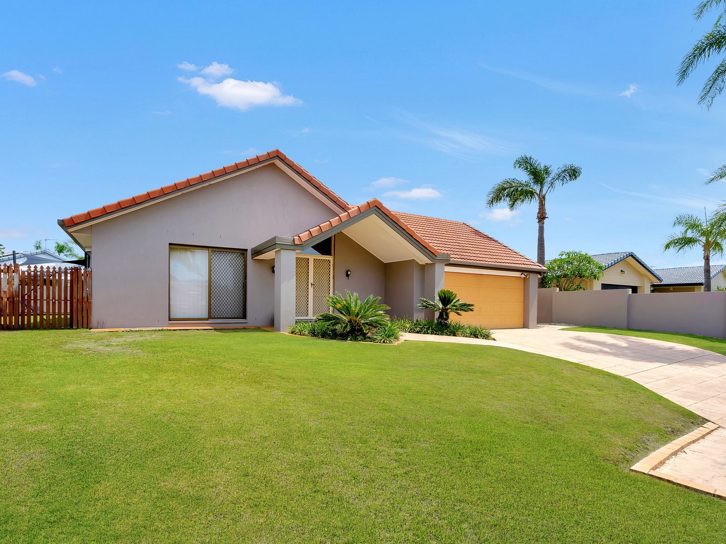 44 Santa Cruz Boulevard, Clear Island Waters QLD 4226, Image 2