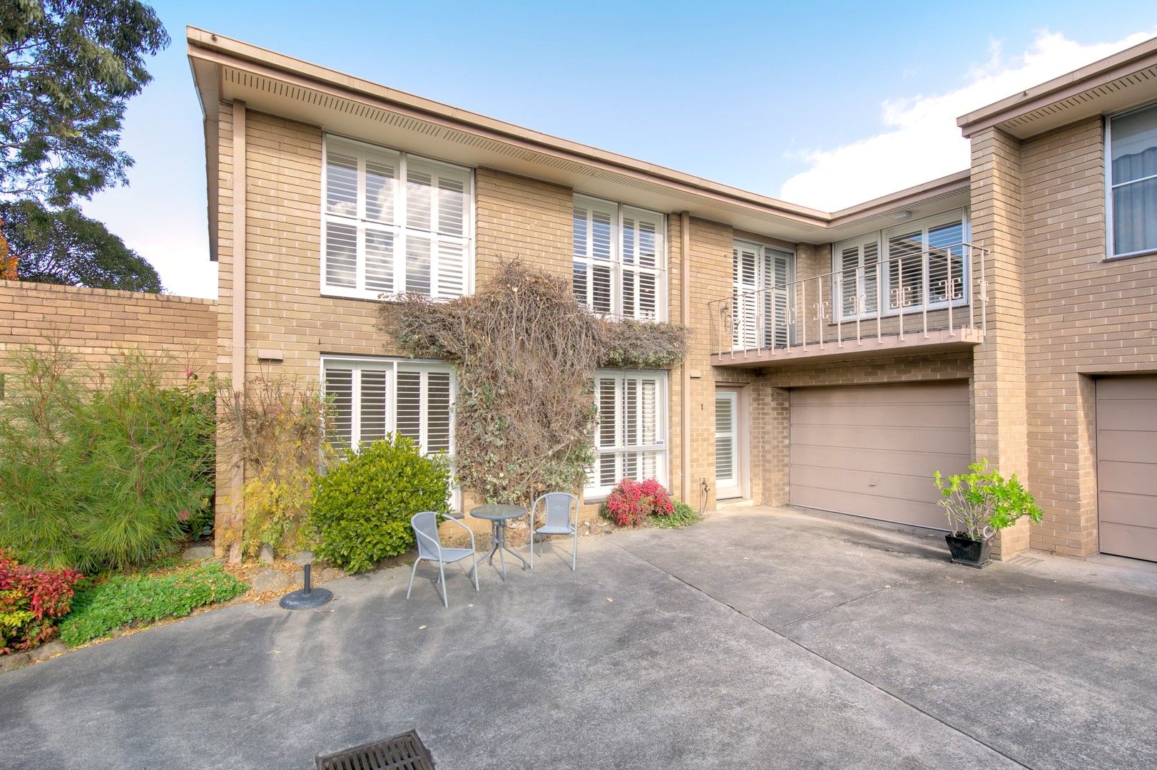 4 bedrooms Townhouse in 1/5-9 Castle Street EAGLEMONT VIC, 3084