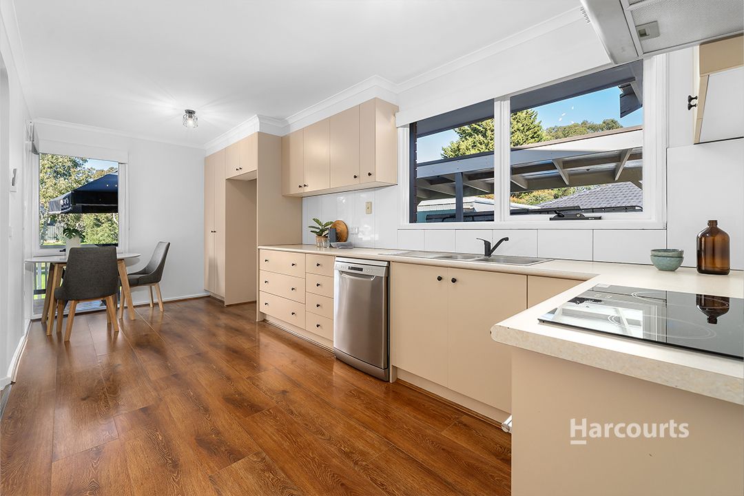 25 John Edgcumbe Way, Endeavour Hills VIC 3802, Image 2