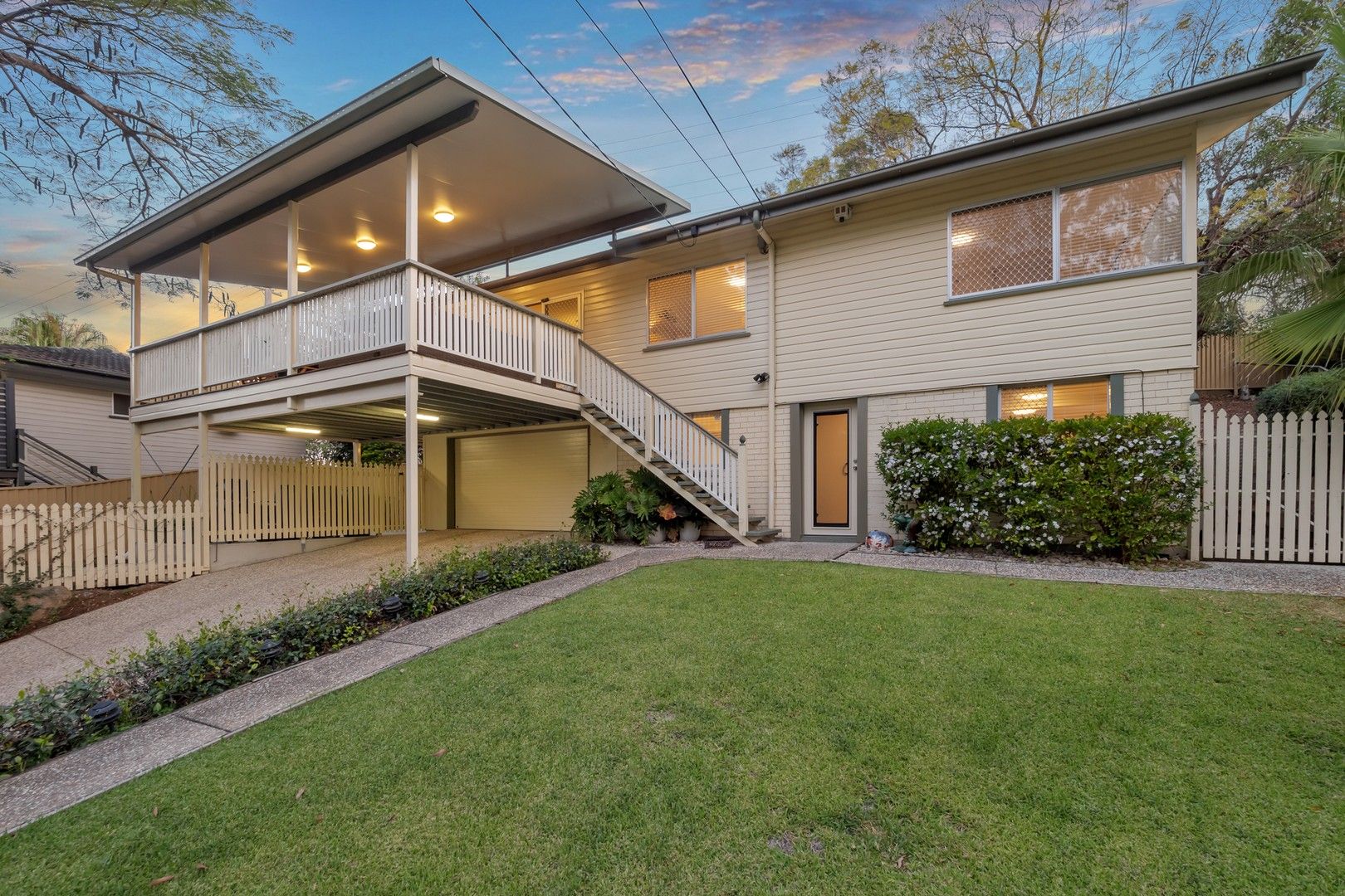 8 Stonehenge Street, Chapel Hill QLD 4069, Image 0