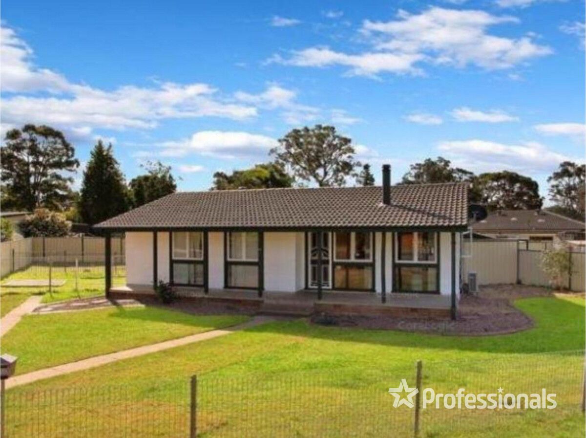 3 bedrooms House in 38 Waitaki Street LETHBRIDGE PARK NSW, 2770