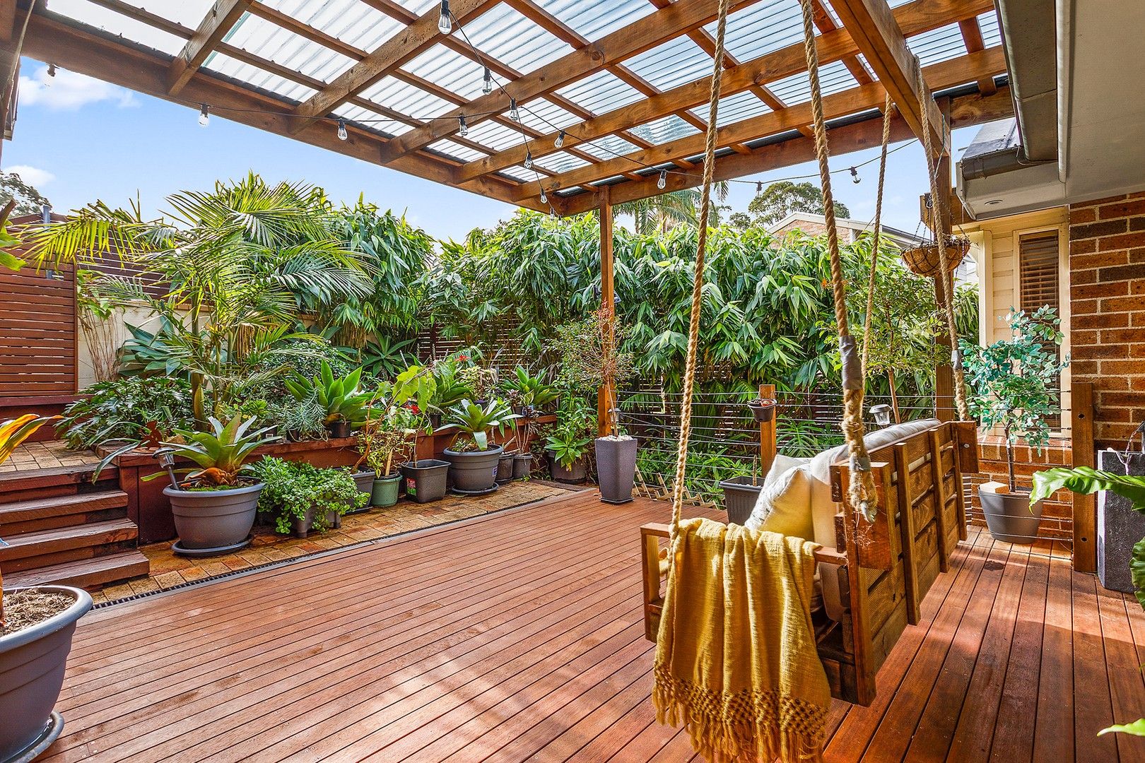 5 bedrooms House in 15 Deenyi Close CORDEAUX HEIGHTS NSW, 2526