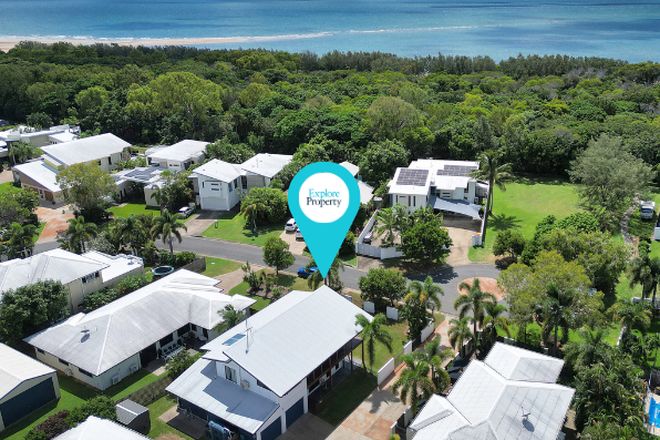 Picture of 14 Seafarer Court, BLACKS BEACH QLD 4740