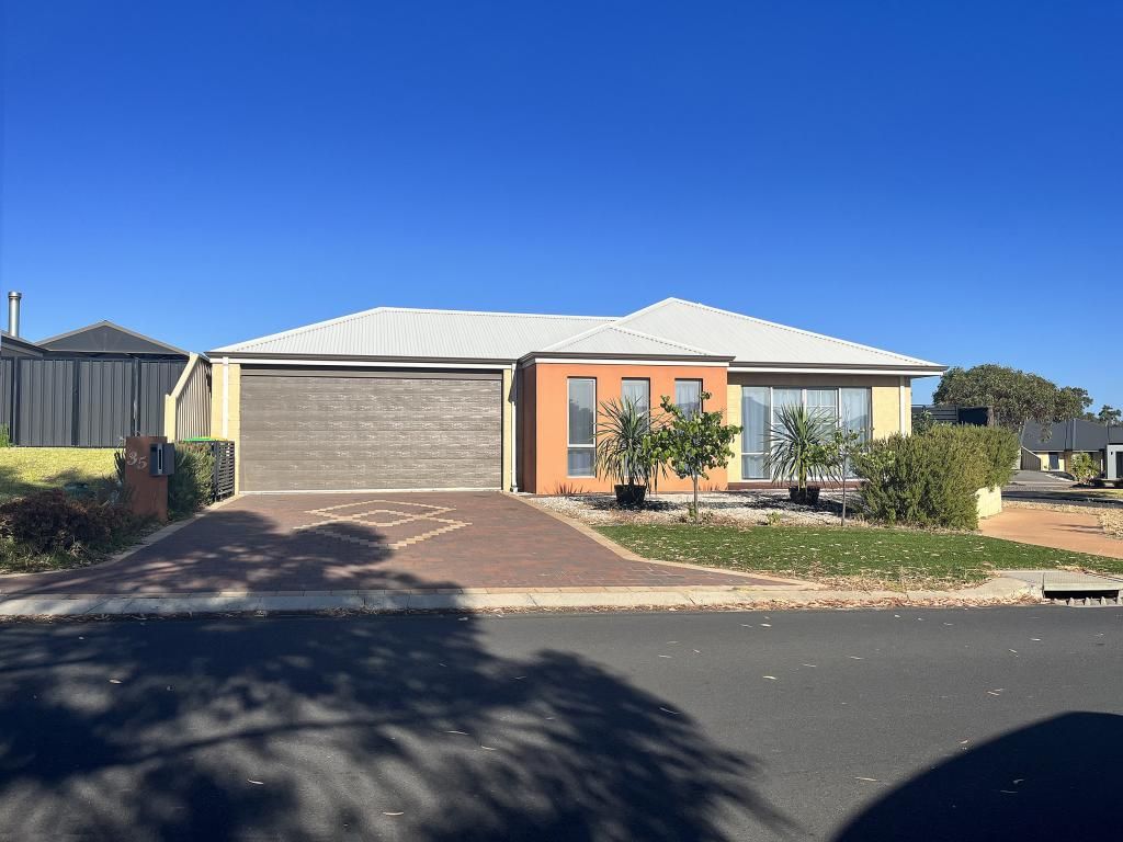 4 bedrooms House in 35 Hatfield Way MILLBRIDGE WA, 6232