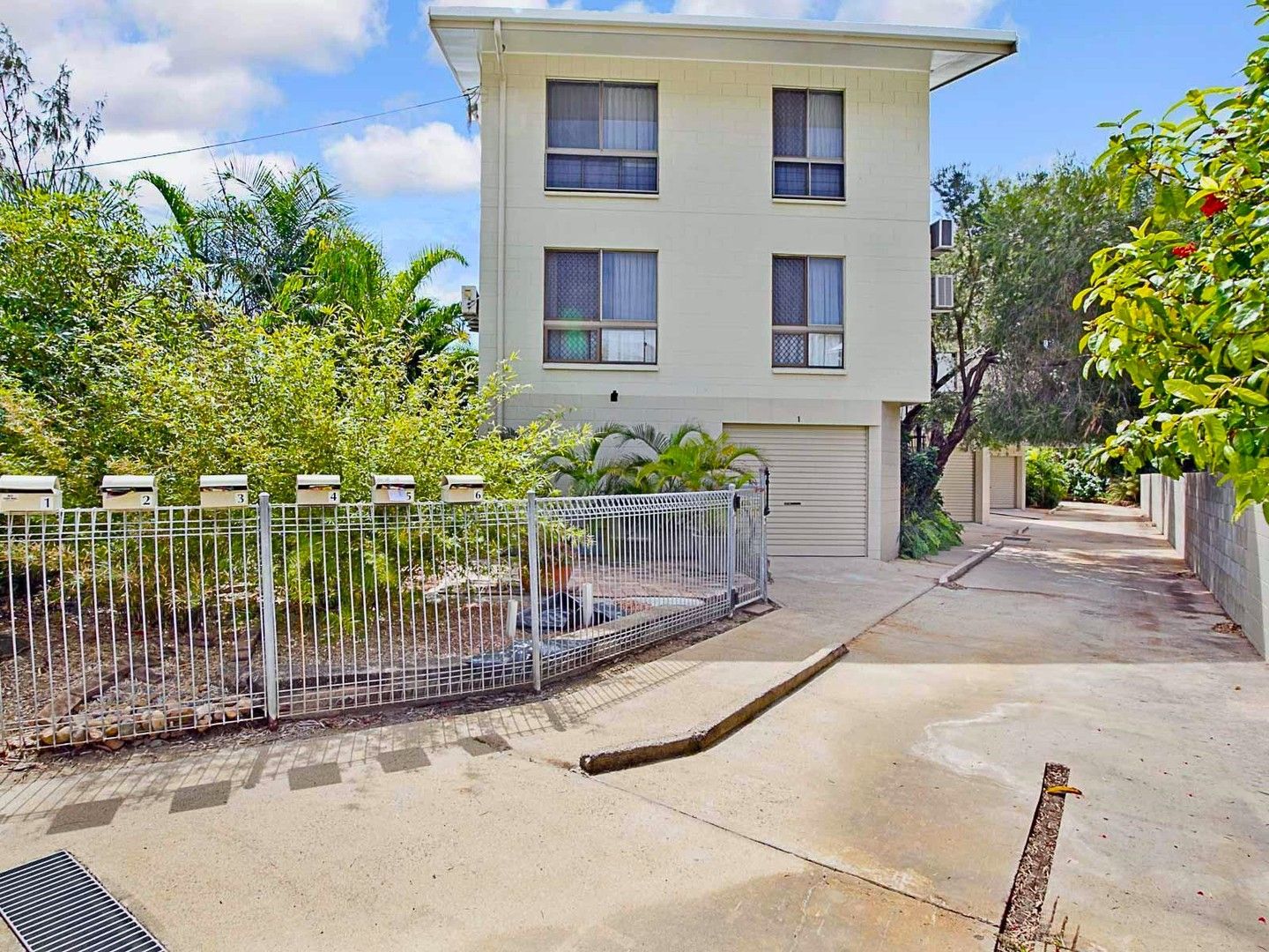 2 bedrooms House in 1/155 Eyre Street NORTH WARD QLD, 4810