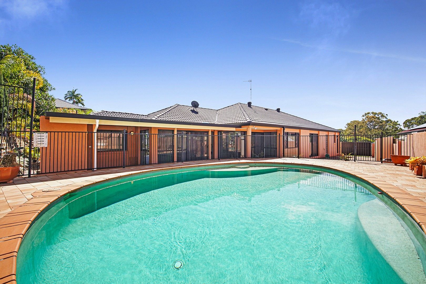 2 Neri Crescent, Arundel Property History & Address Research Domain