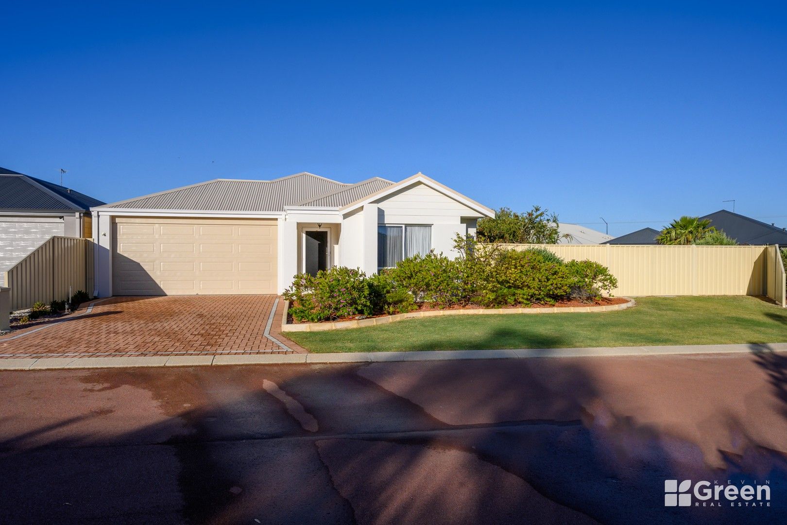 4 bedrooms House in 21 Arawatta Loop MADORA BAY WA, 6210