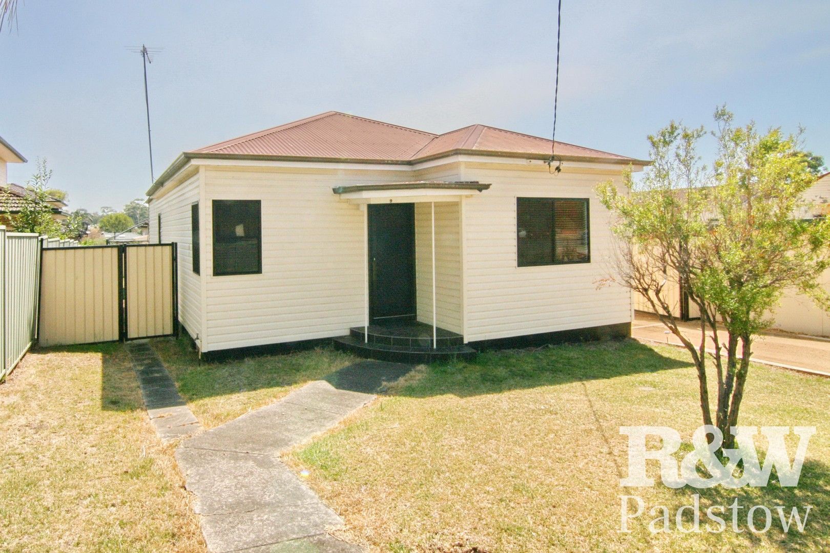 2 bedrooms House in 9 Doyle Road REVESBY NSW, 2212