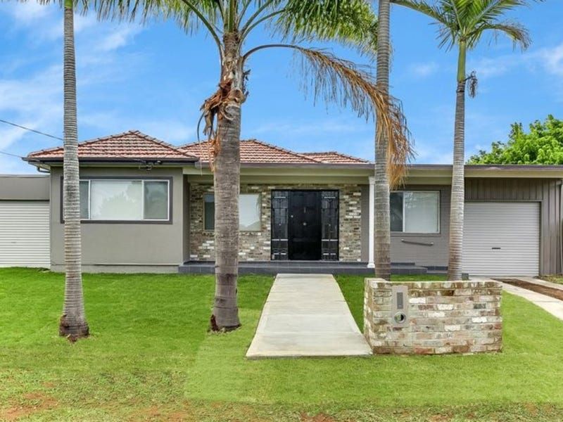 5 bedrooms House in 6 Kaluna Avenue SMITHFIELD NSW, 2164