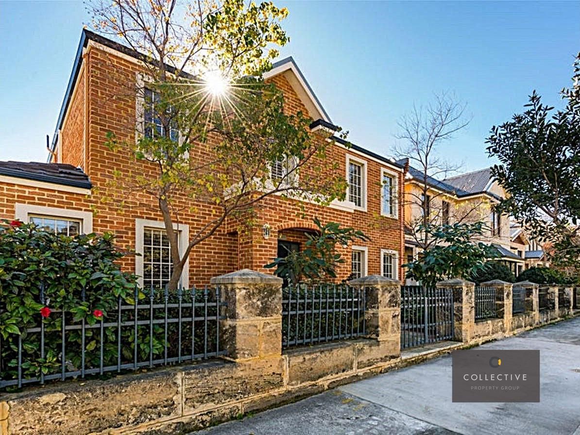 4 bedrooms House in 10 Burnettia Lane MOUNT CLAREMONT WA, 6010