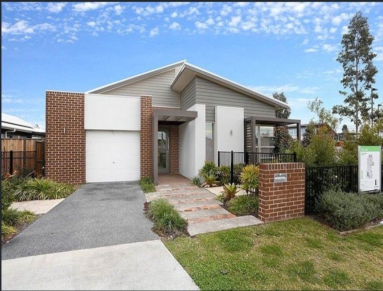 3 bedrooms House in 31 Pebble Crescent THE PONDS NSW, 2769