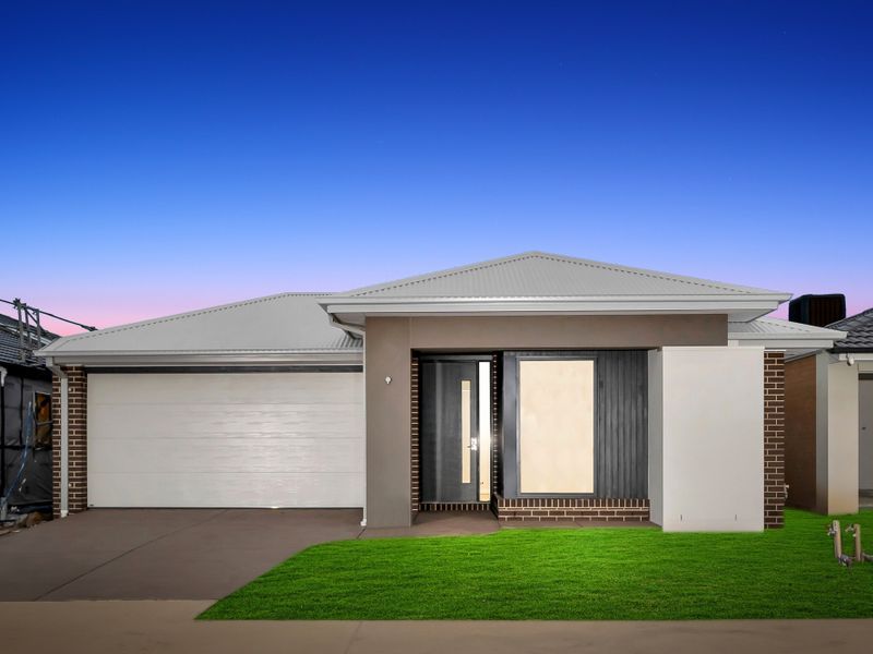 4 bedrooms House in 12 Bromeliad Street CLYDE NORTH VIC, 3978