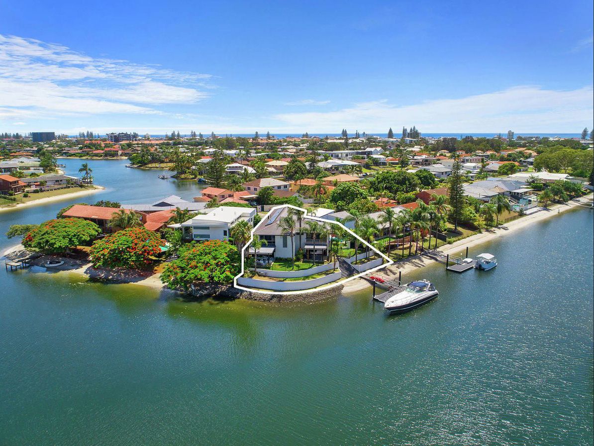 30 Bight Court, Mermaid Waters QLD 4218, Image 2