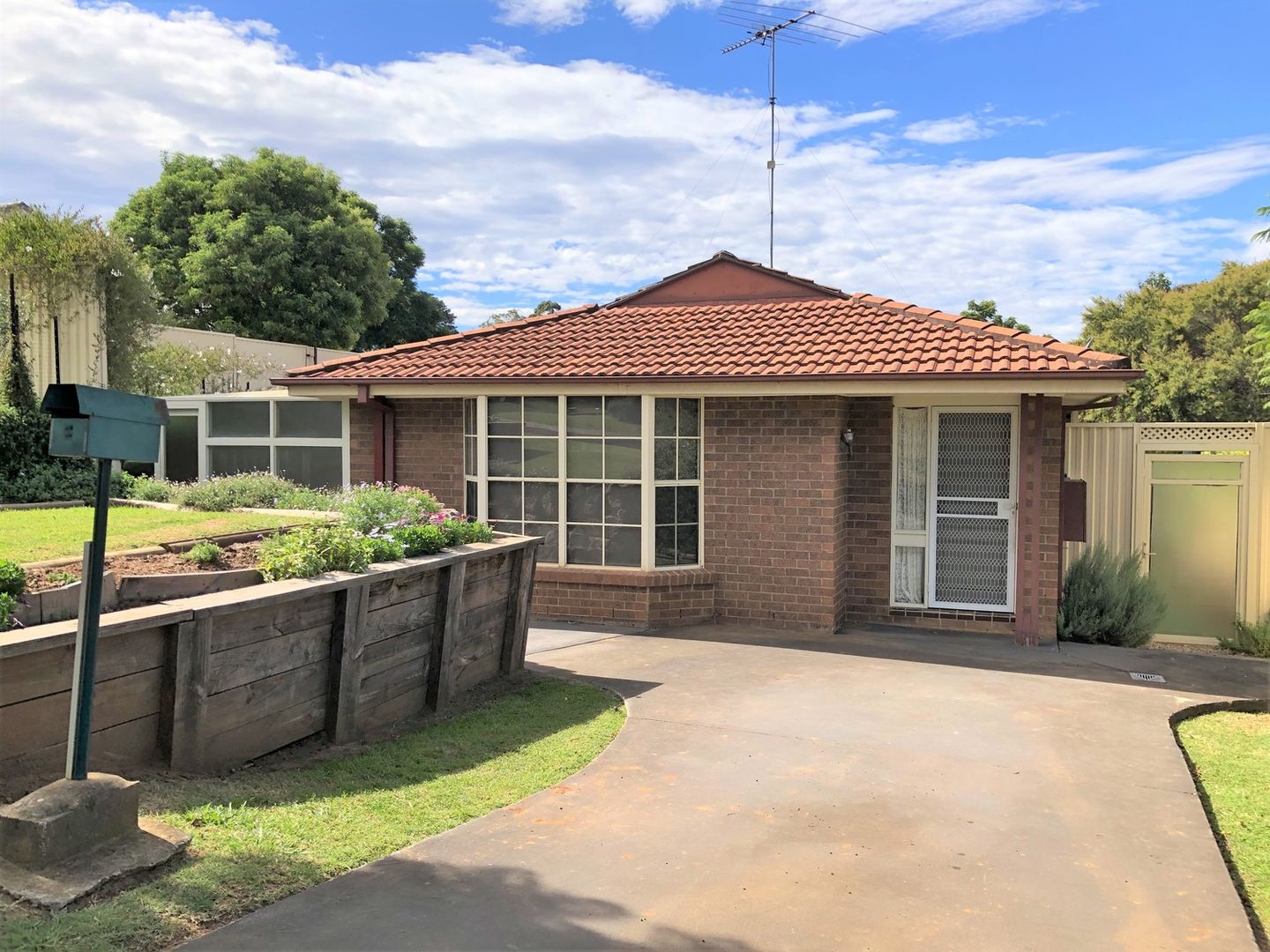 1 Durden Place, Ambarvale NSW 2560, Image 1