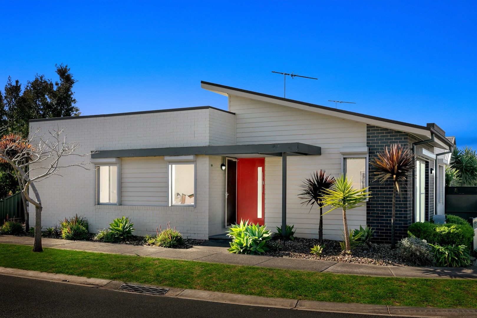 1 bedrooms House in 10 Hawthorn Lane CRAIGIEBURN VIC, 3064