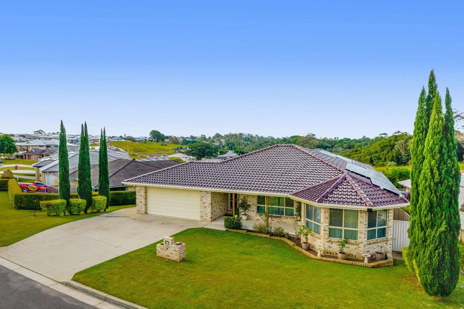5 bedrooms House in 74 Dudley Drive GOONELLABAH NSW, 2480
