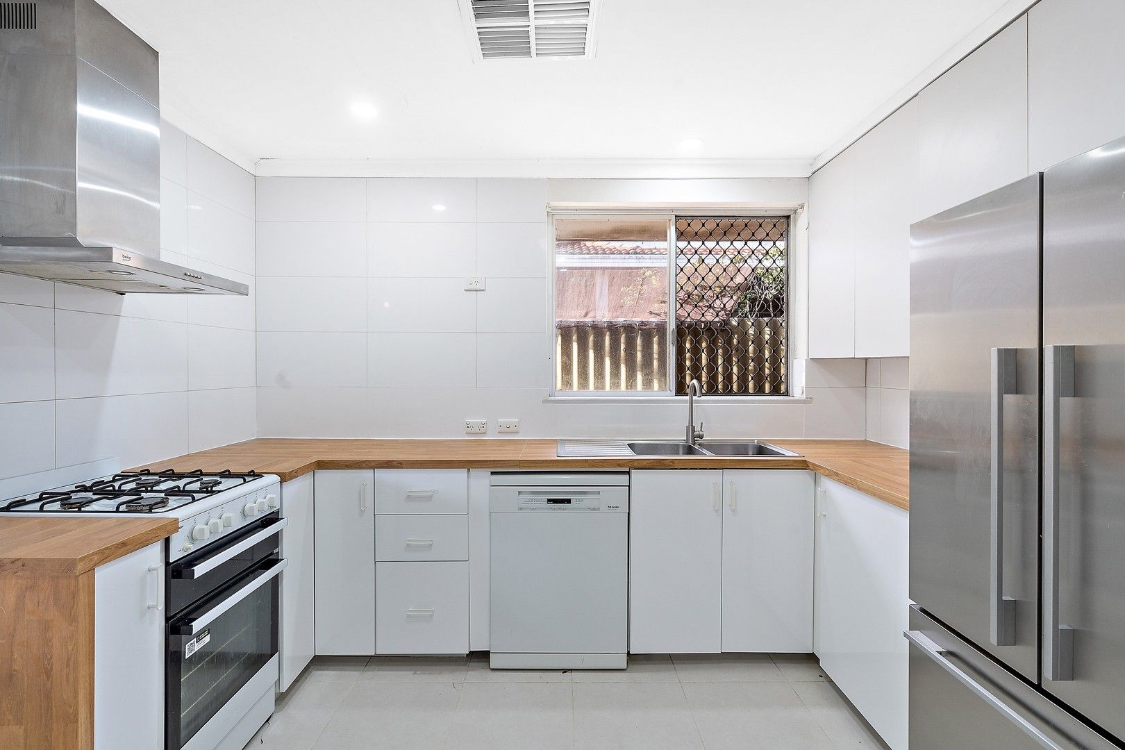 6 bedrooms House in 5 Rapkin St LANGFORD WA, 6147