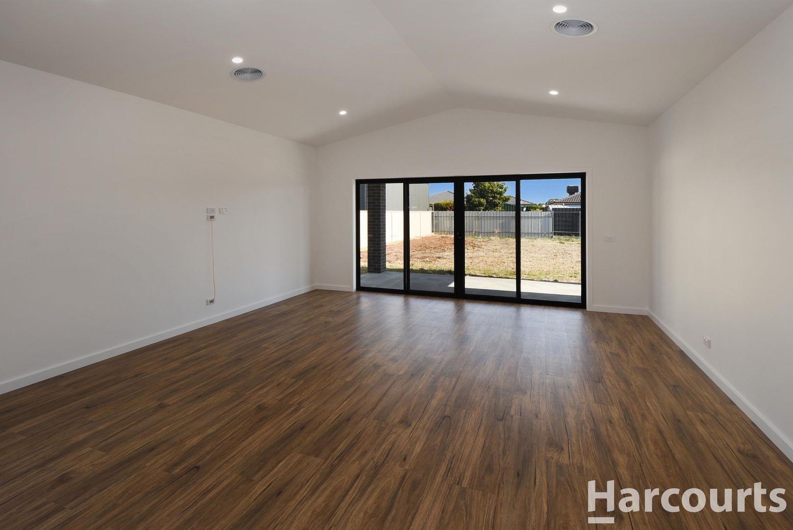 8 Lyons Court, Horsham VIC 3400, Image 2