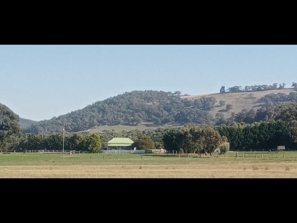 1 bedrooms House in 427 Black Range Road ROMSEY VIC, 3434