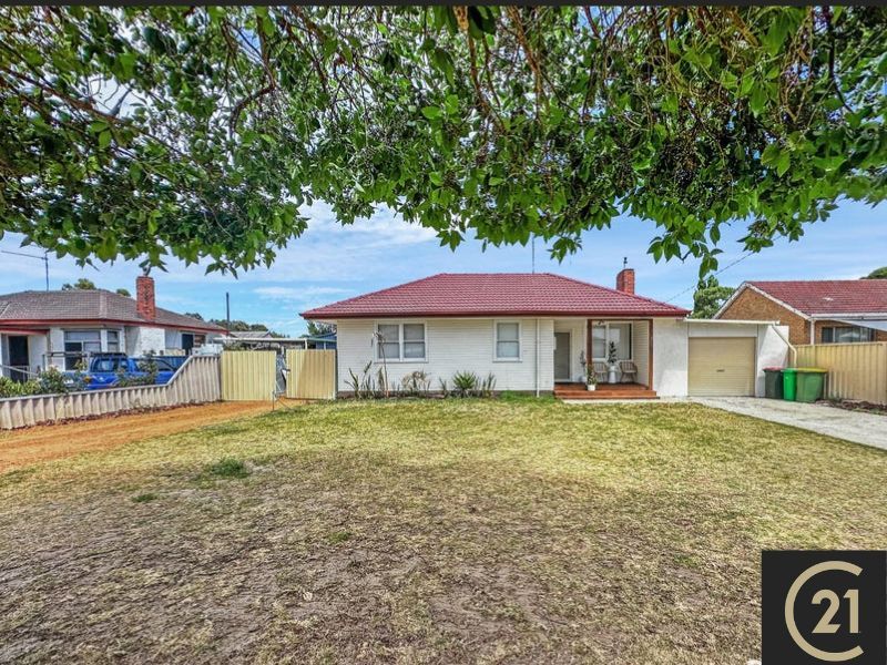 3 bedrooms House in 8 Hales Street CAREY PARK WA, 6230