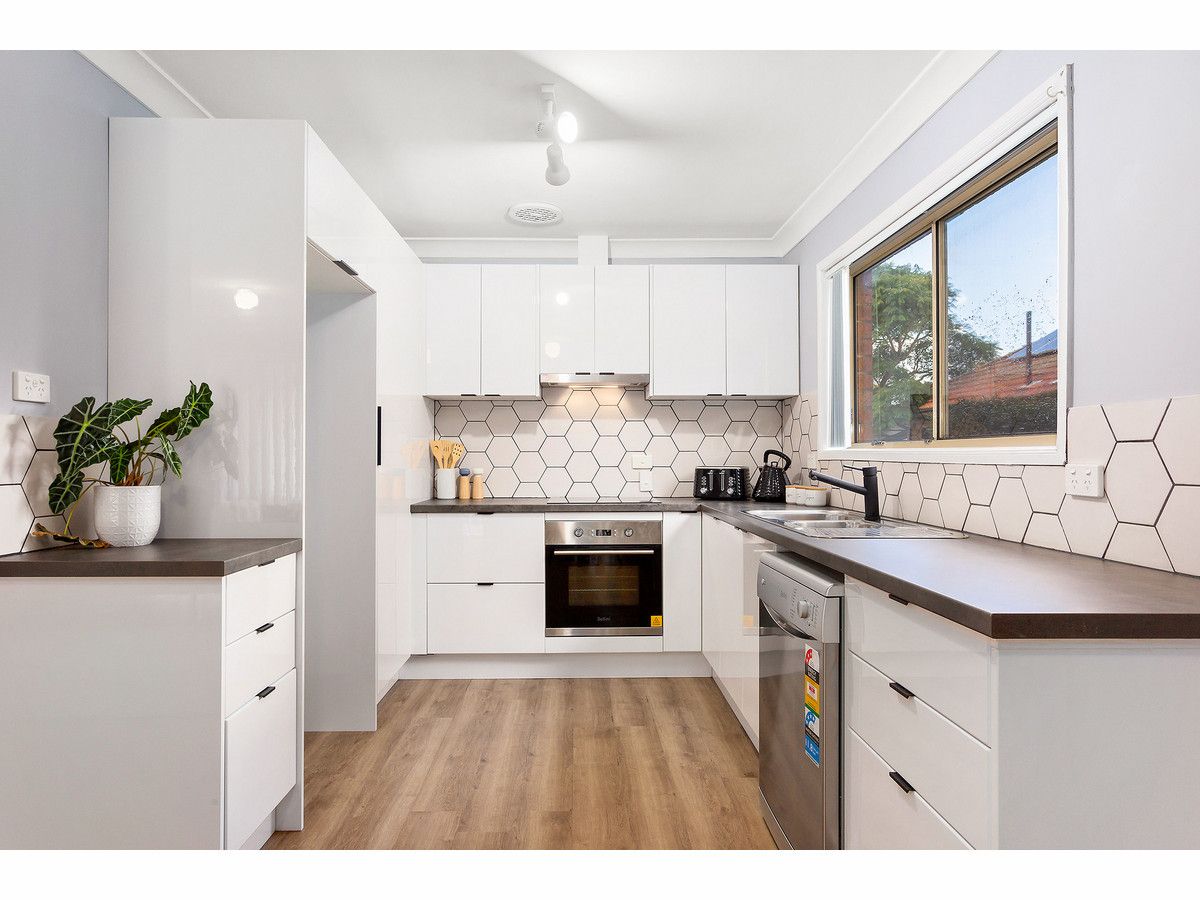 2 bedrooms Apartment / Unit / Flat in 1/69 Lorna Street WARATAH NSW, 2298