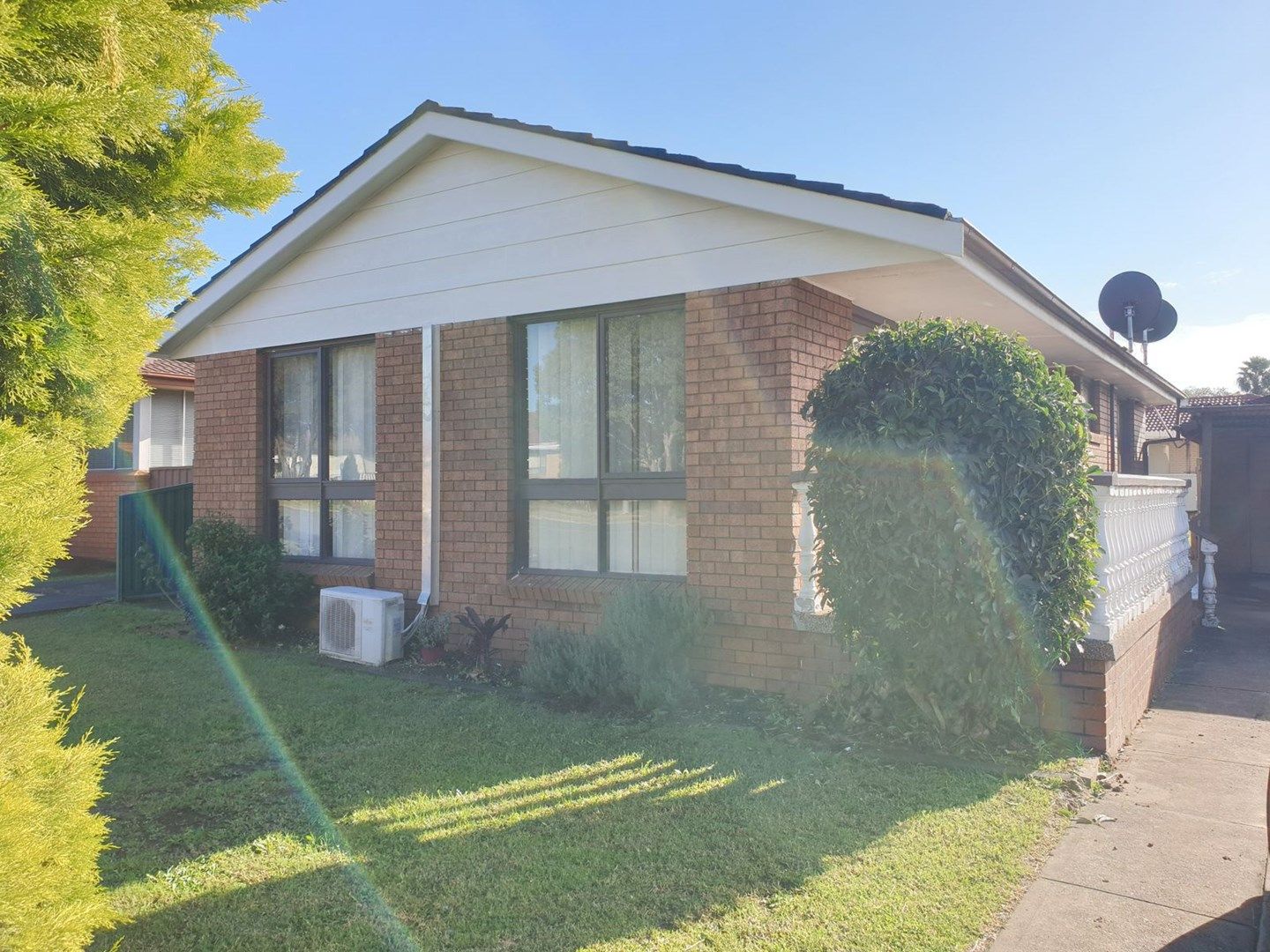 3 bedrooms House in 247 St Johns Road ST JOHNS PARK NSW, 2176