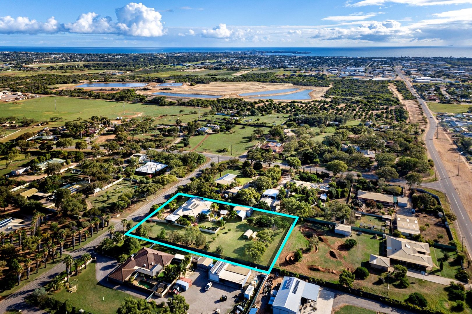 4 bedrooms House in 3 Piping Lane WOORREE WA, 6530