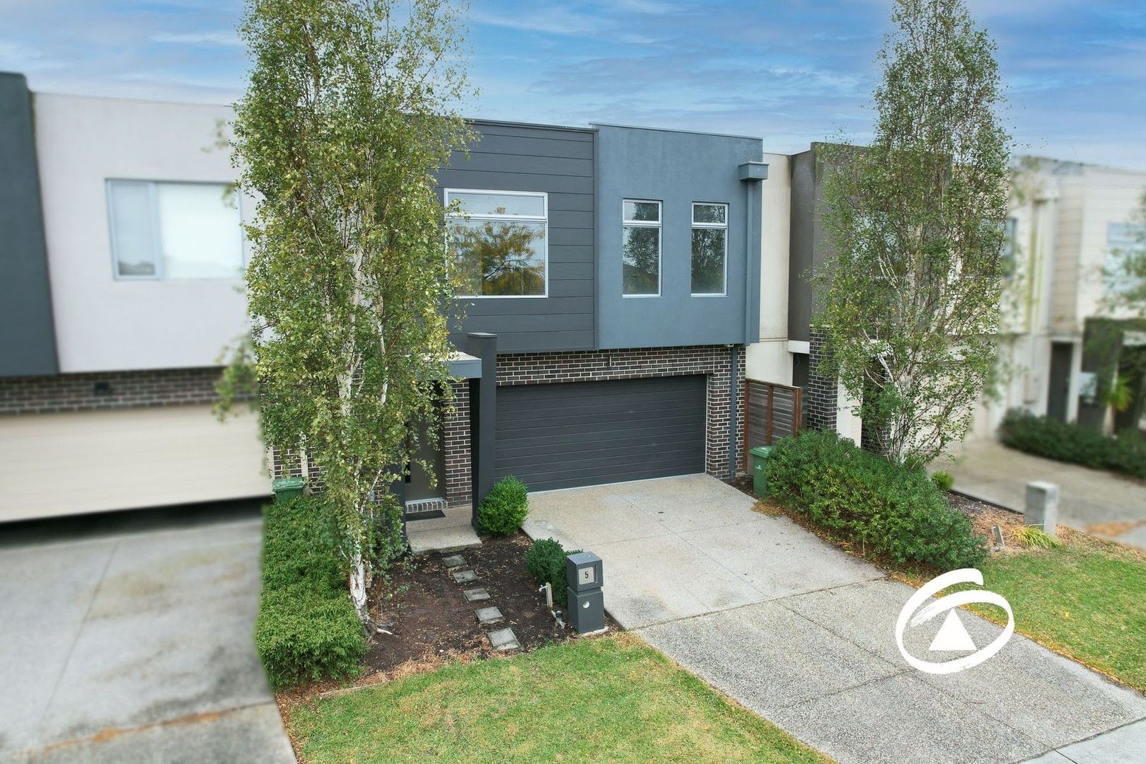 4 bedrooms Townhouse in 5 Albatross Drive PAKENHAM VIC, 3810