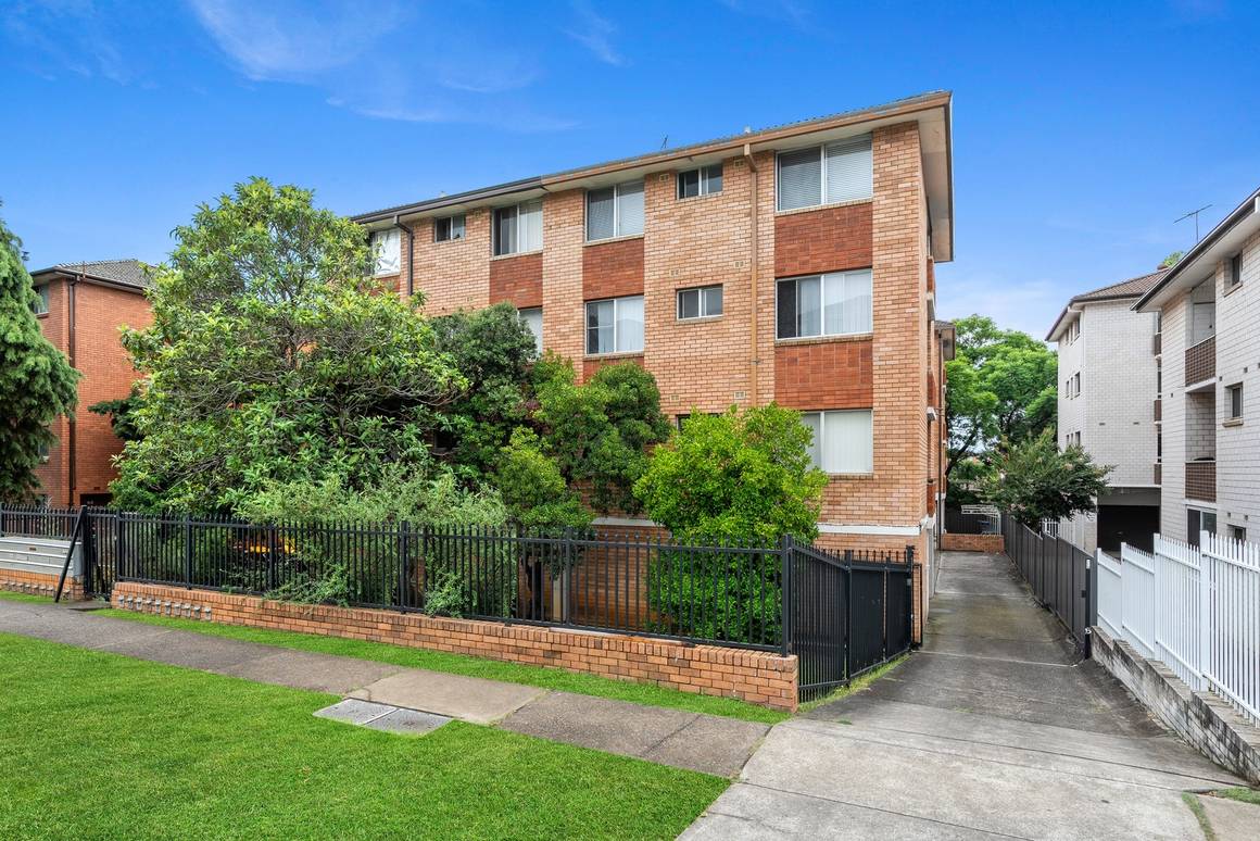 Picture of 1/2 Forbes Street, WARWICK FARM NSW 2170