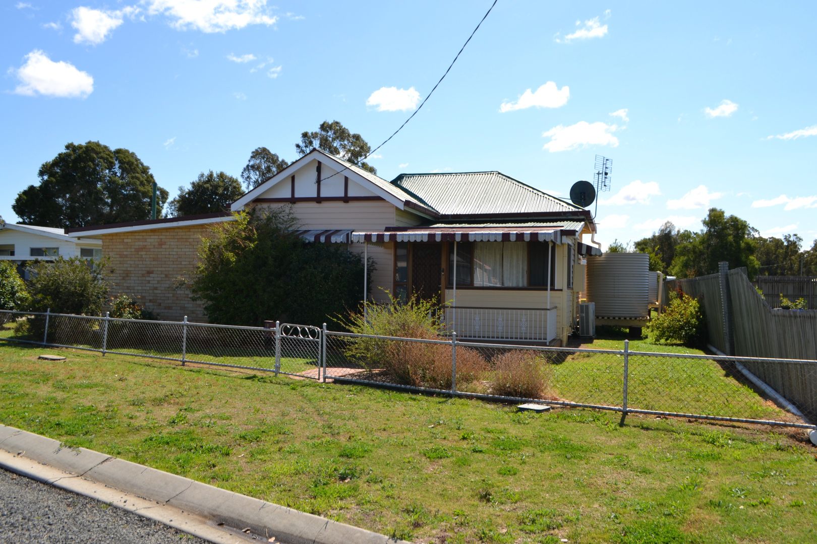 2 Donely Street, Oakey QLD 4401, Image 1