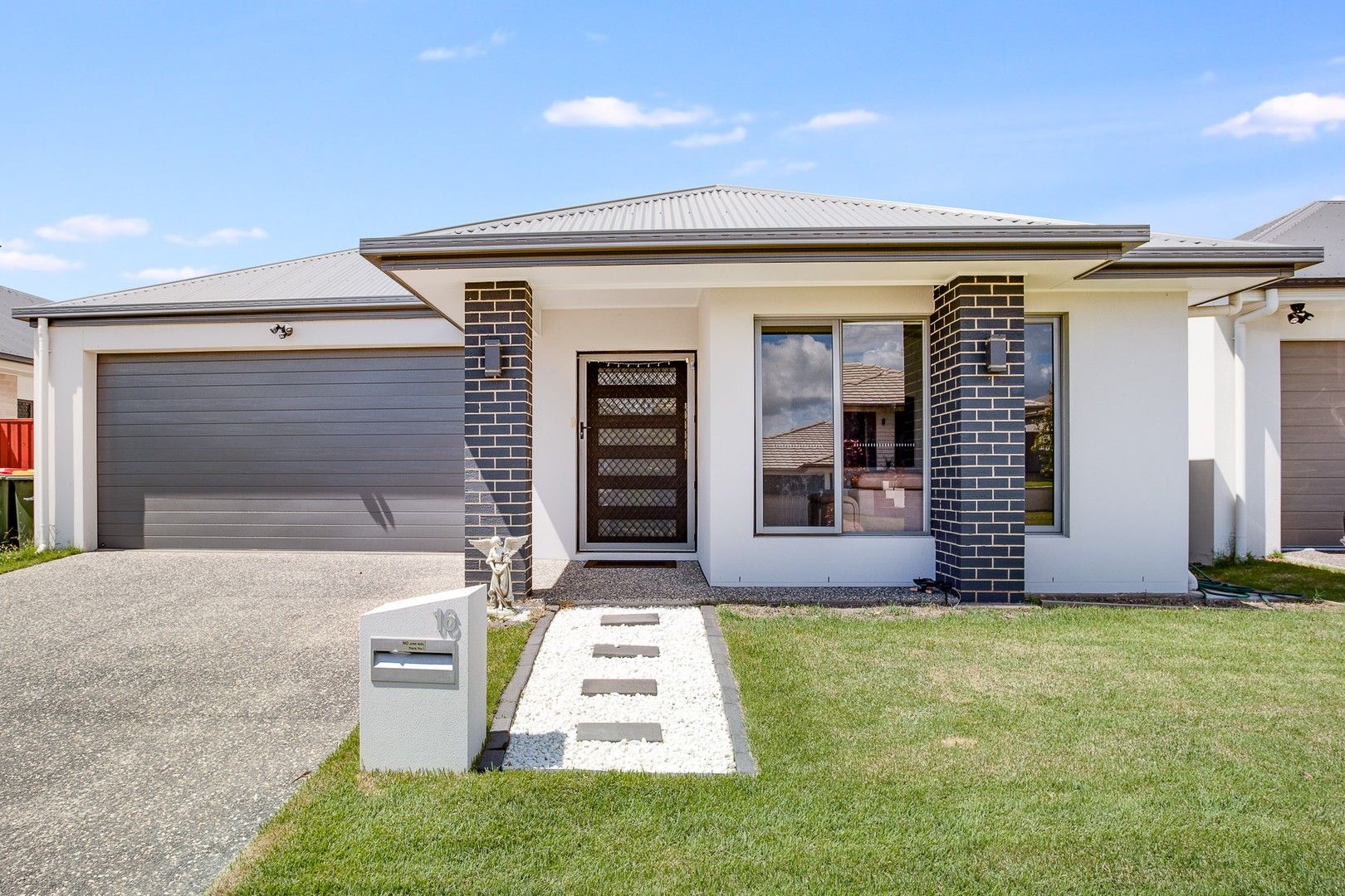 4 bedrooms House in 16 Palatial Crescent GRIFFIN QLD, 4503