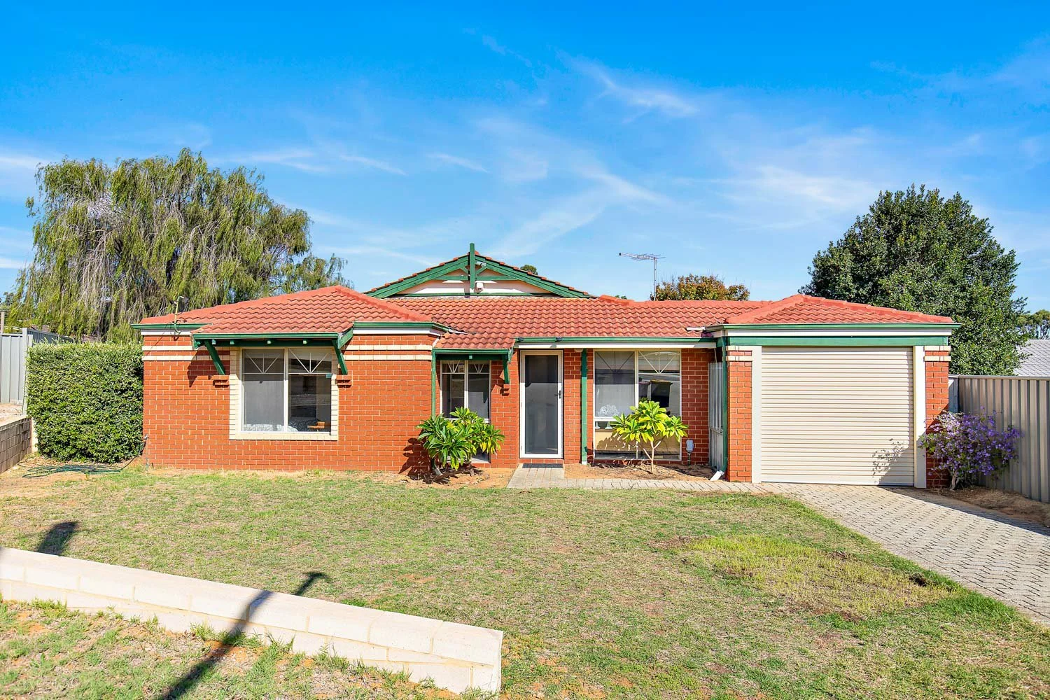 27 Woodley Way, Parmelia WA 6167