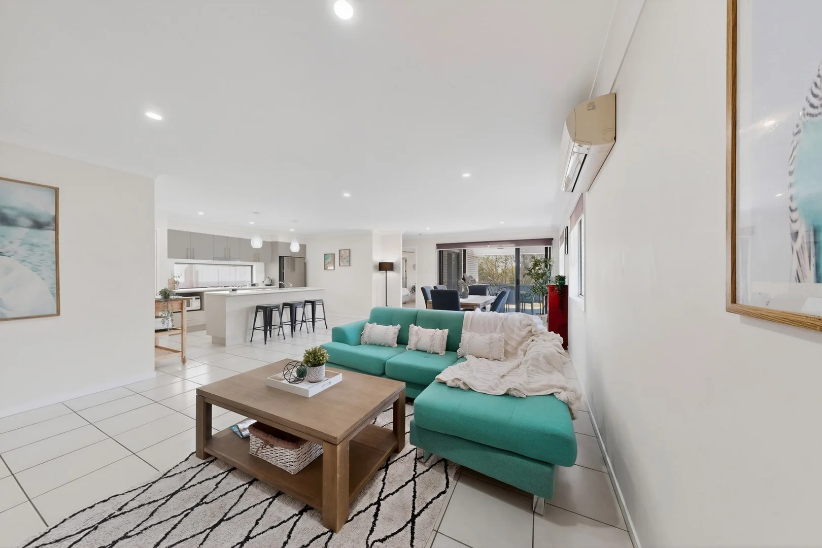 24 Severn Crescent, North Lakes QLD 4509