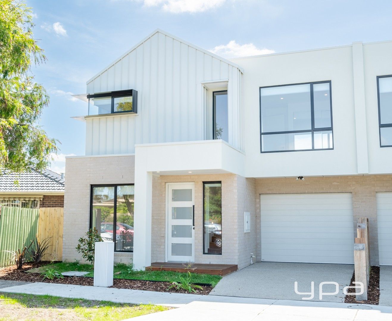 4 bedrooms Townhouse in 2 Gilmore Place GLADSTONE PARK VIC, 3043