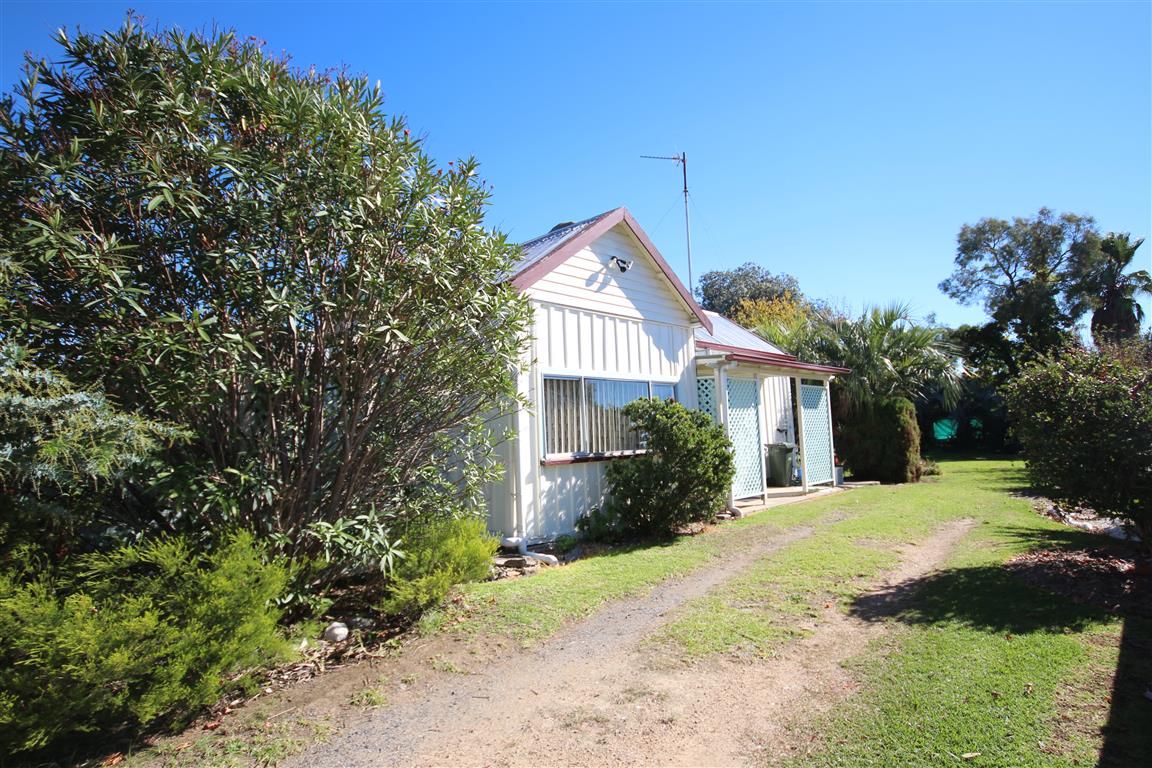 32 Margaret Street, Tenterfield NSW 2372, Image 0