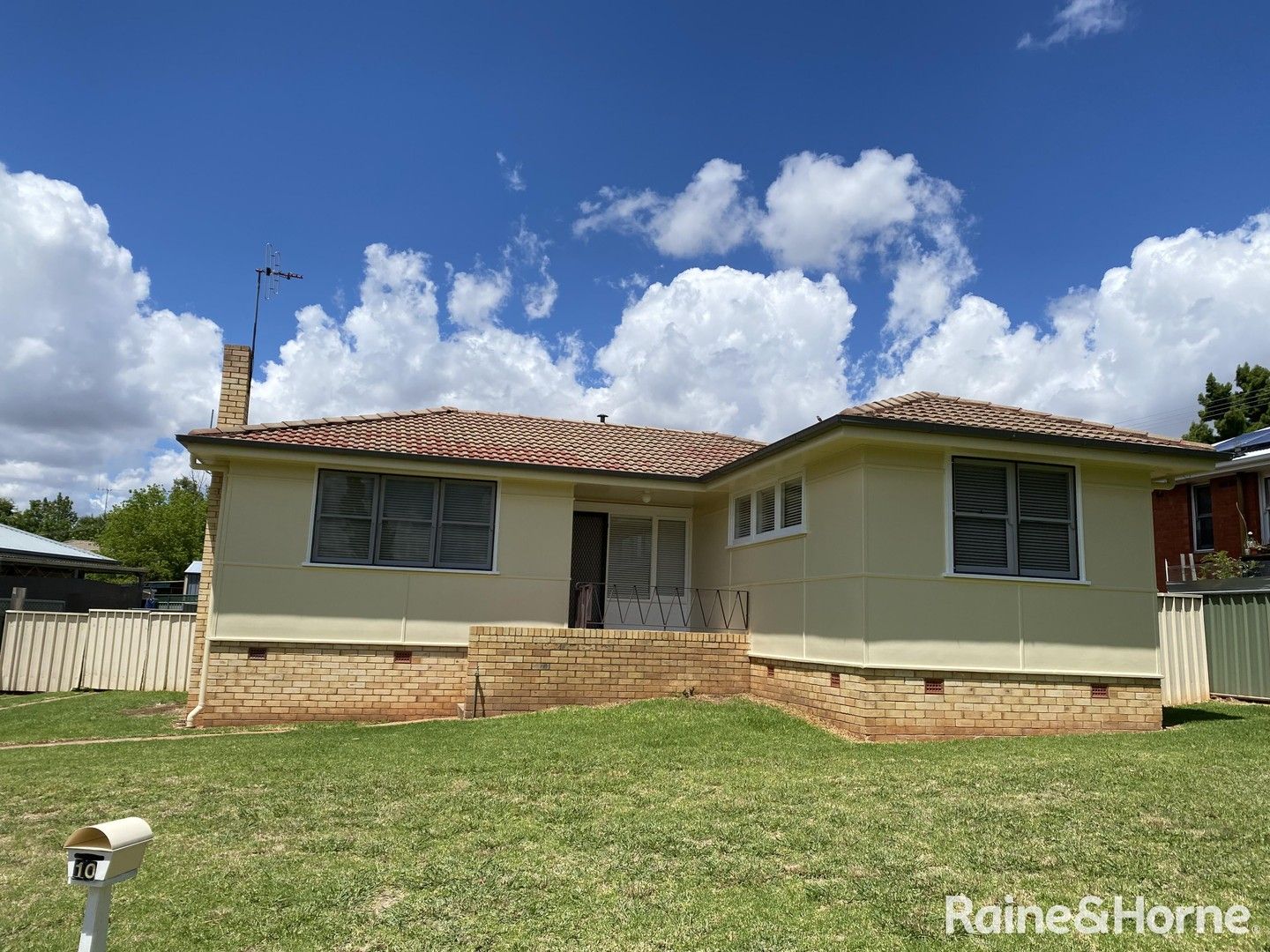 3 bedrooms House in 10 Garema Road ORANGE NSW, 2800