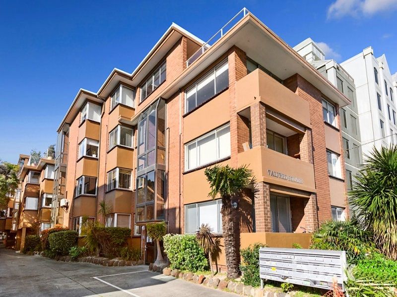 2 bedrooms Apartment / Unit / Flat in 18/7 Alfred Square ST KILDA VIC, 3182