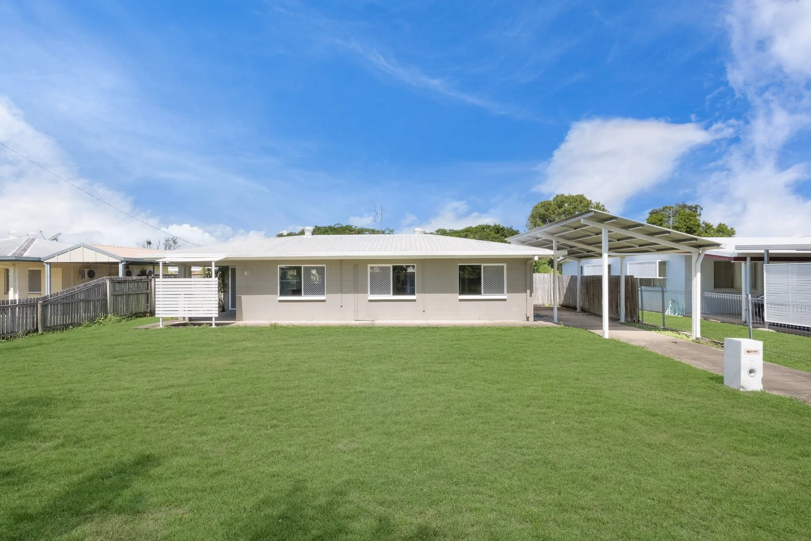 10 Stephanie Street, Rasmussen QLD 4815