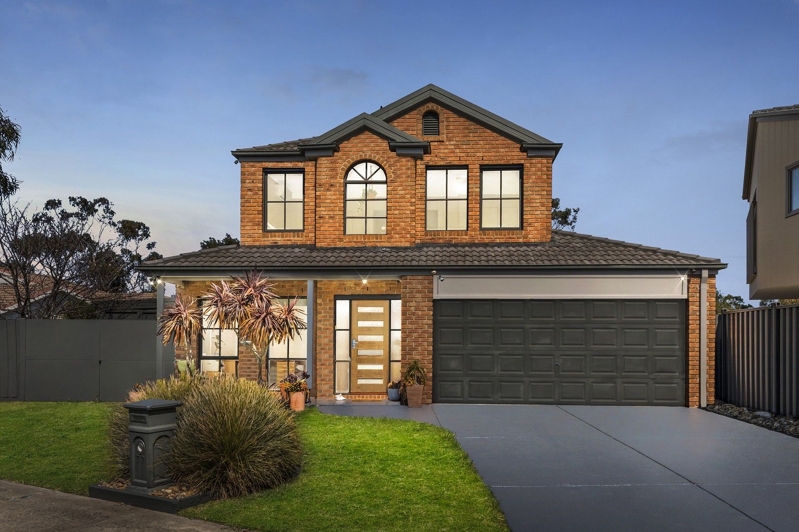 5 bedrooms House in 77 Winners Circle ASPENDALE GARDENS VIC, 3195