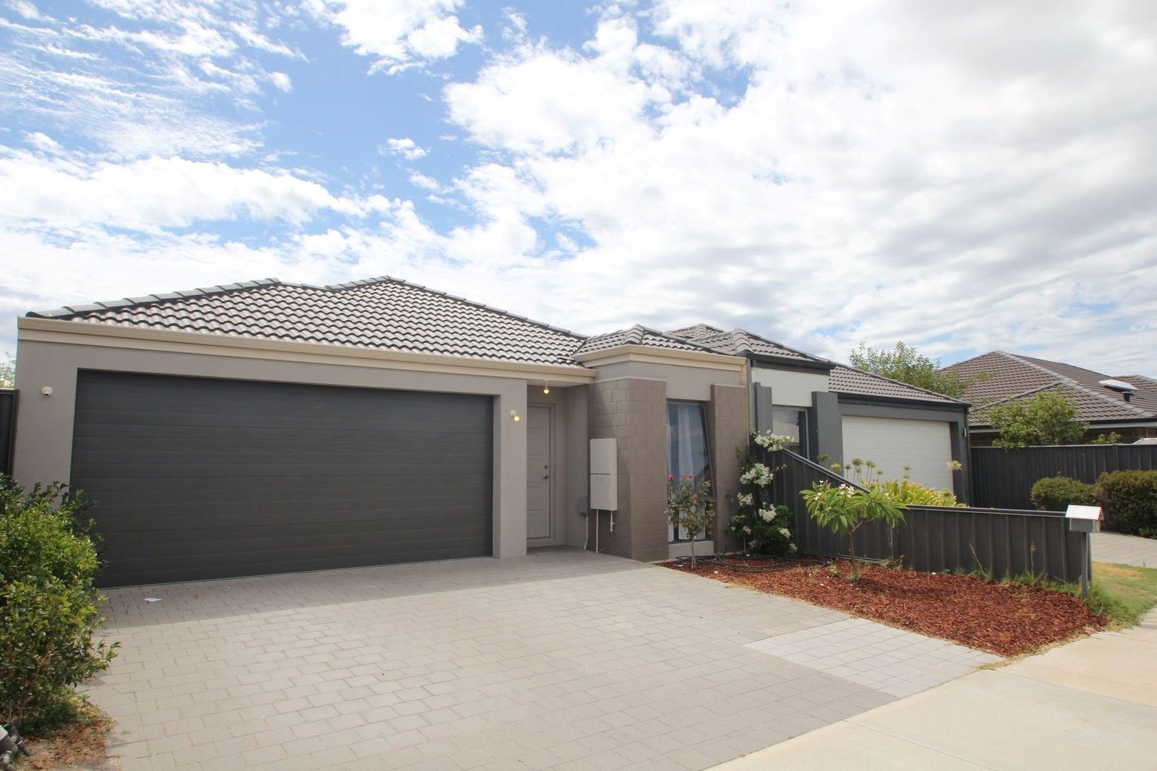 3 bedrooms House in 3 Gladalan Way PIARA WATERS WA, 6112