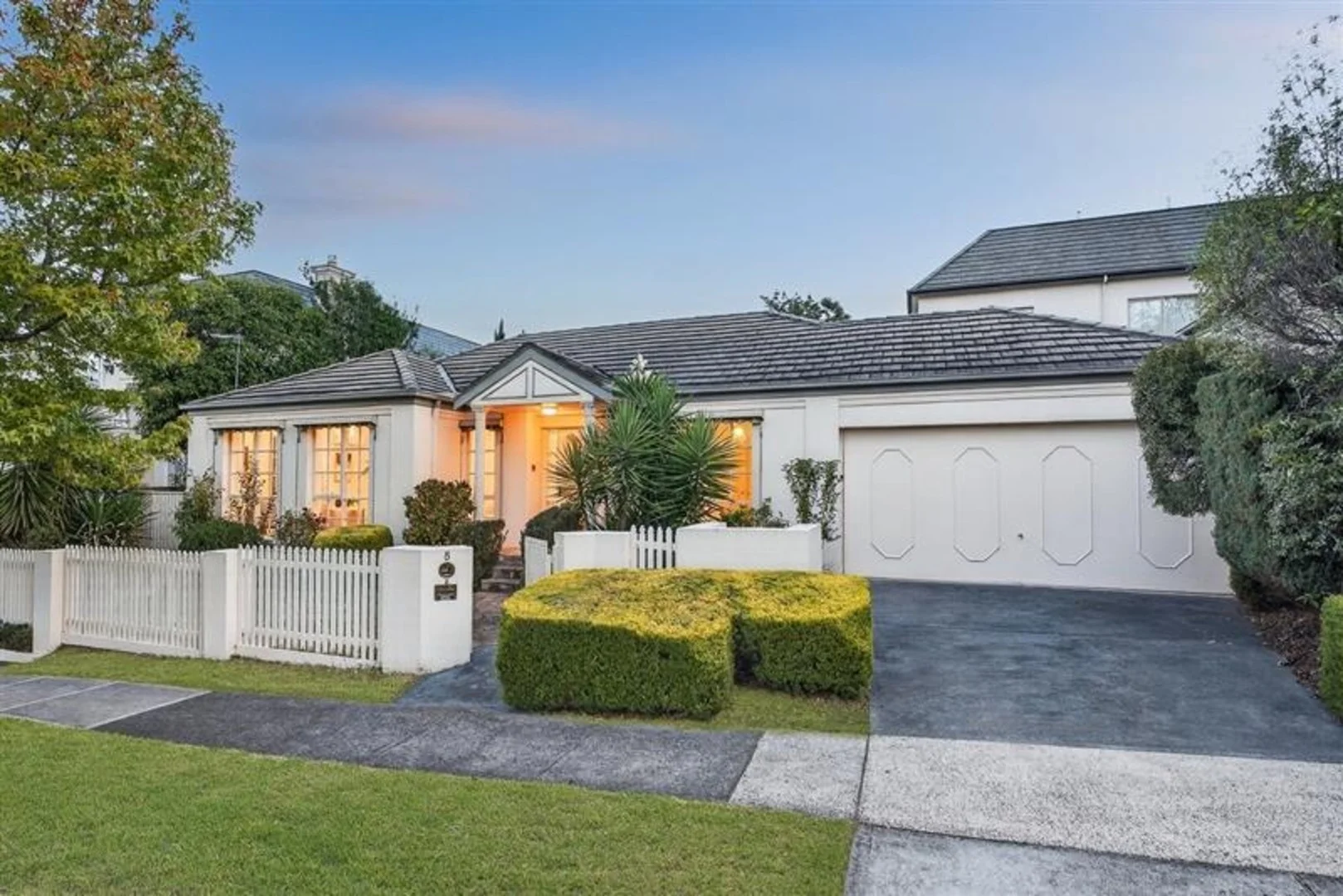 Primary image of 2/5 Sevenoaks Street, Balwyn VIC 3103