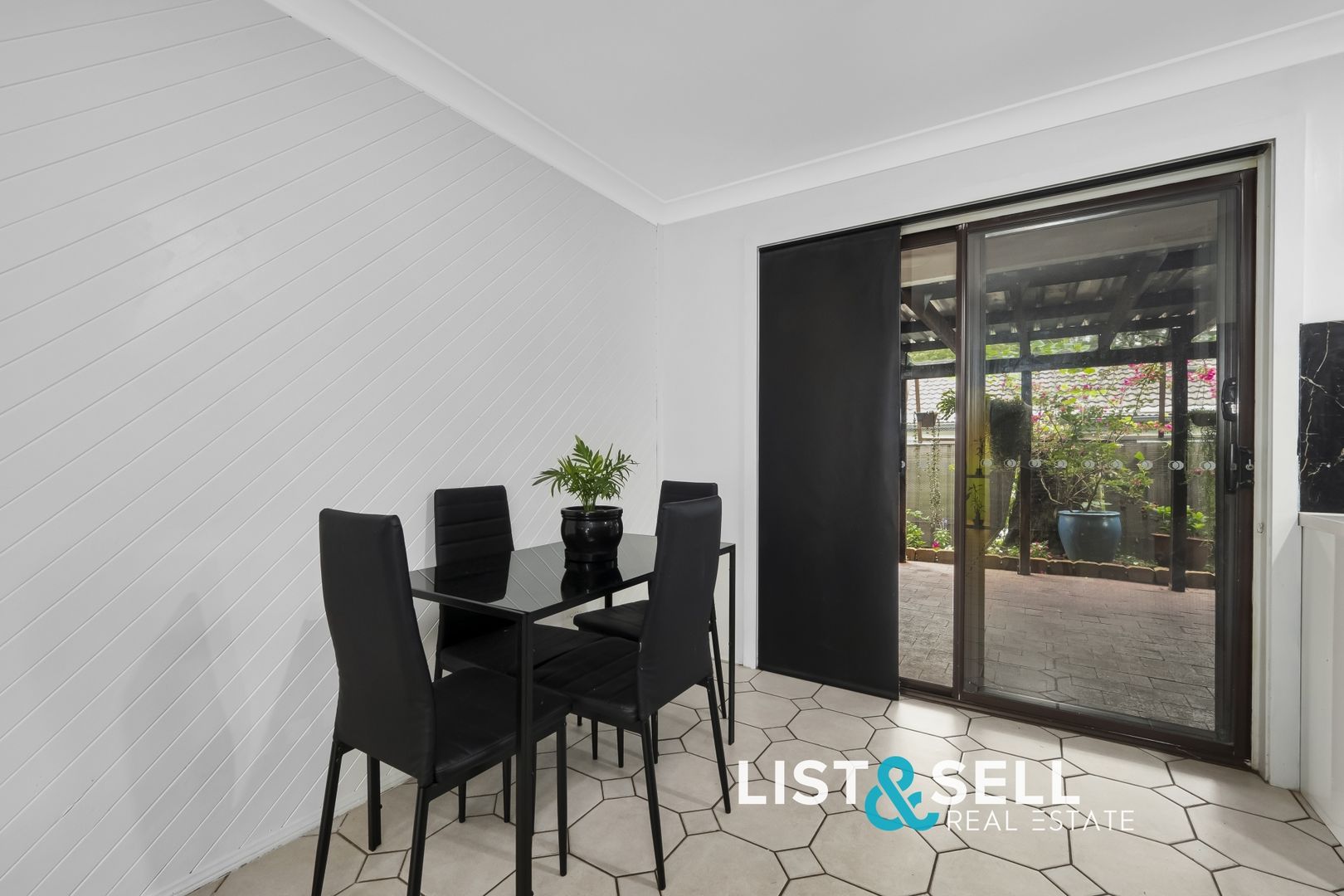 30/27 Waratah Crescent, Macquarie Fields NSW 2564, Image 2