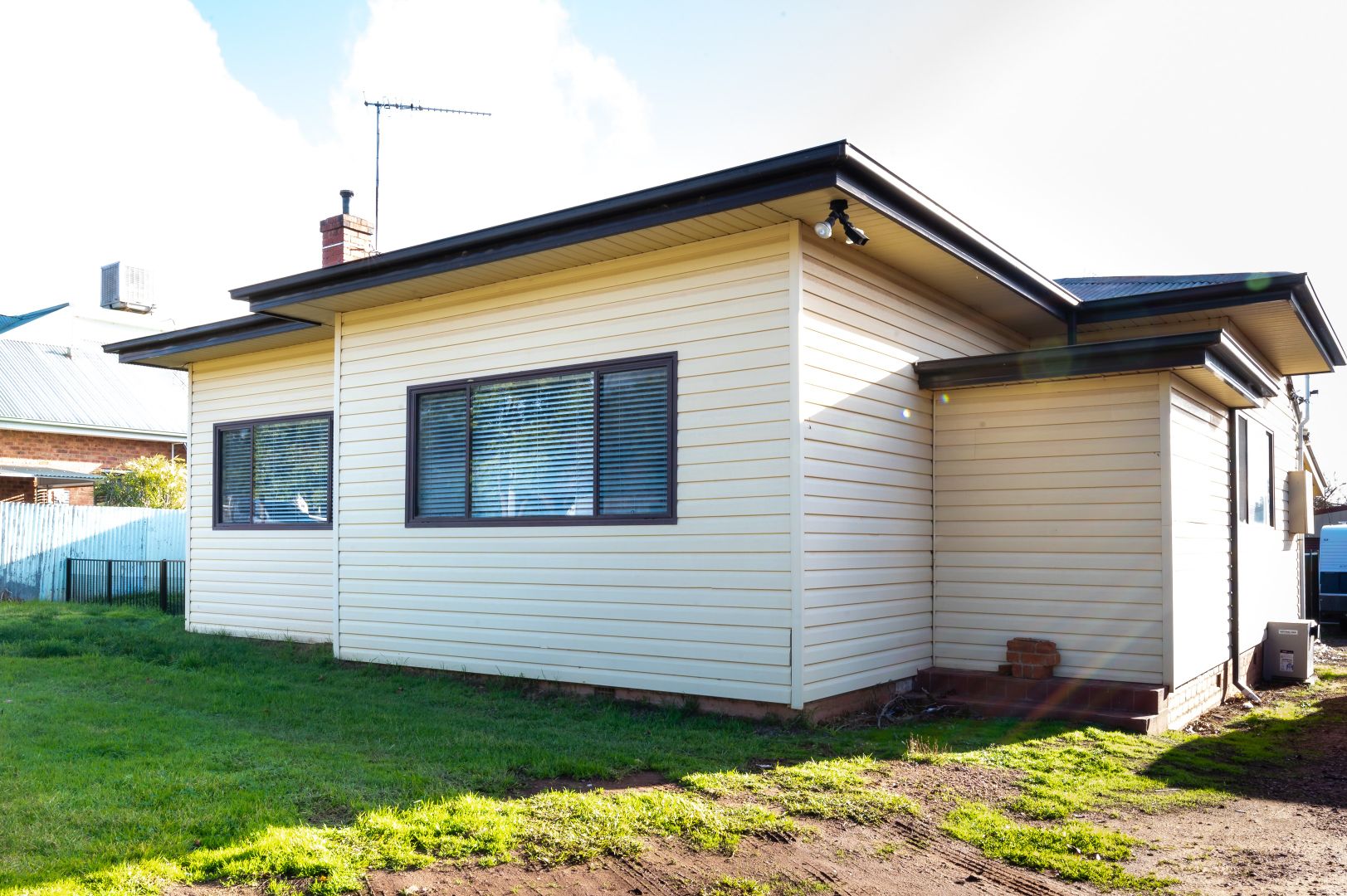 11 Cedar Street, Leeton NSW 2705 House For Rent 450 Domain