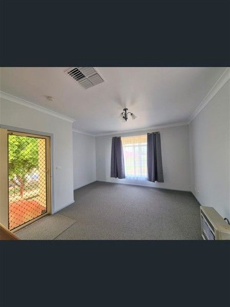 19 Dalley Street, Parkes NSW 2870, Image 2