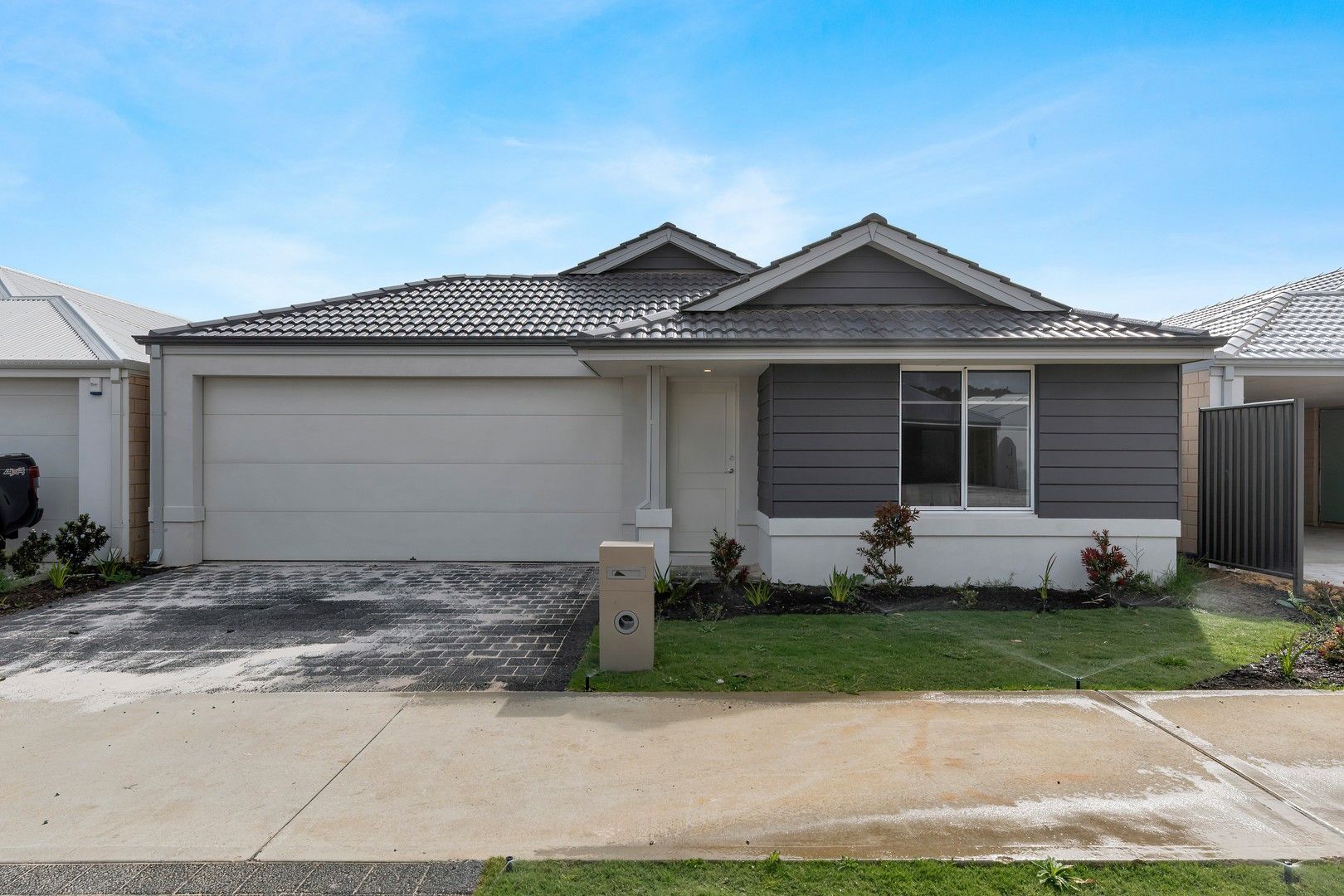 4 bedrooms House in 13 Hidcote Approach BALDIVIS WA, 6171