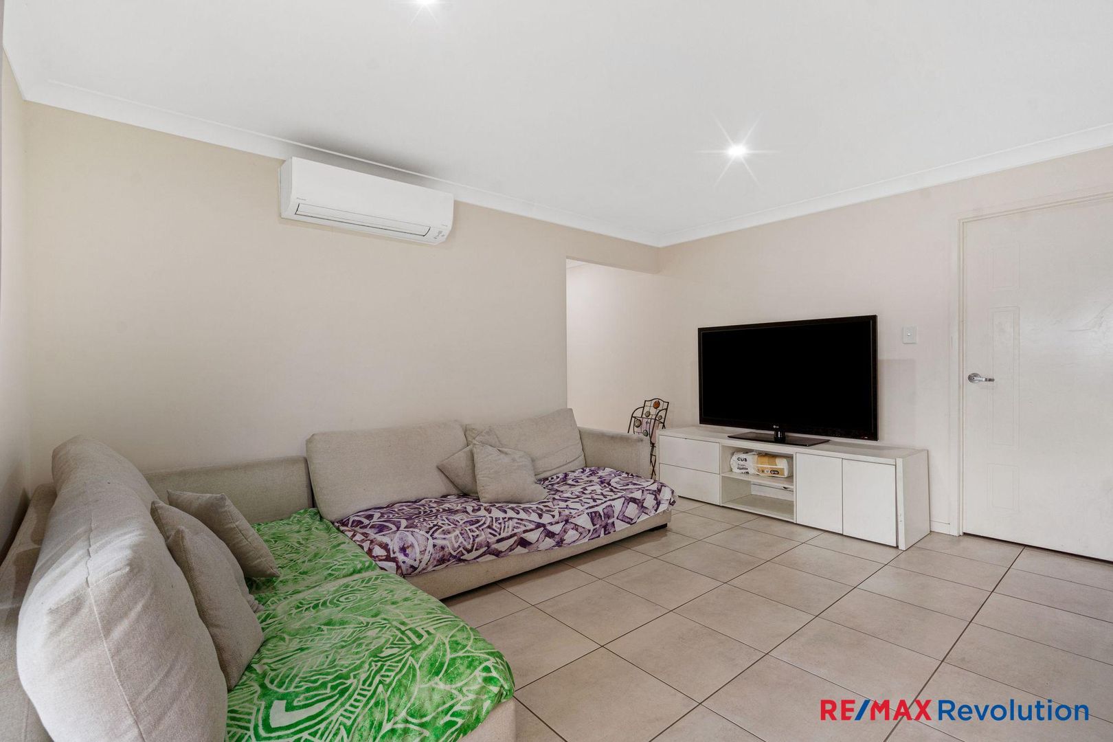 27 Dysart Drive, Holmview QLD 4207, Image 2