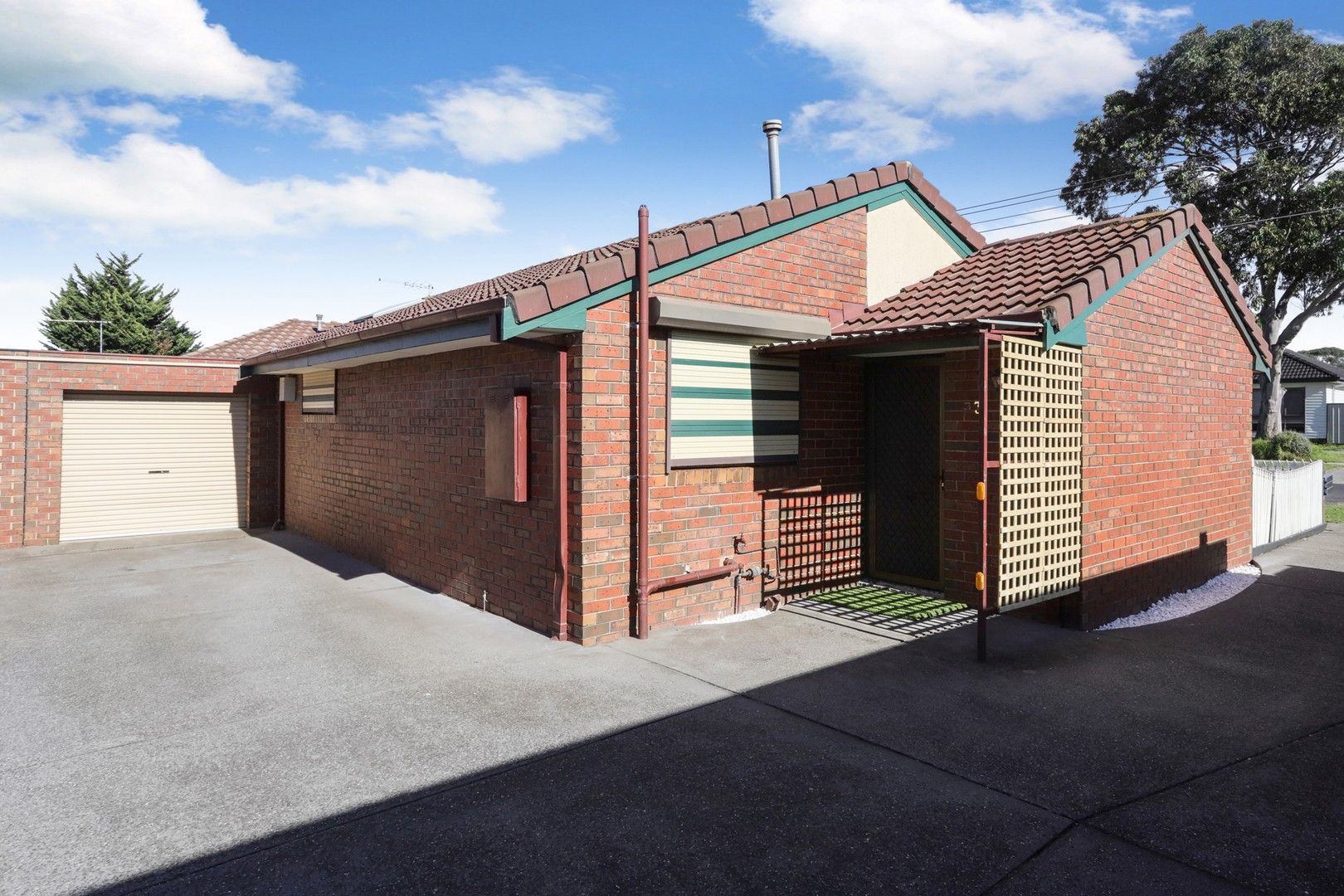 2 bedrooms Villa in 3/22 Garfield Street ST ALBANS VIC, 3021
