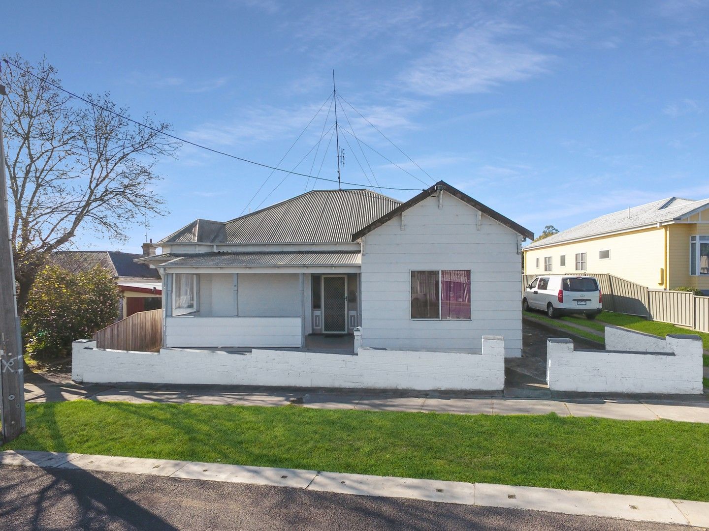 8 bedrooms House in 15 McLeod Street ORBOST VIC, 3888